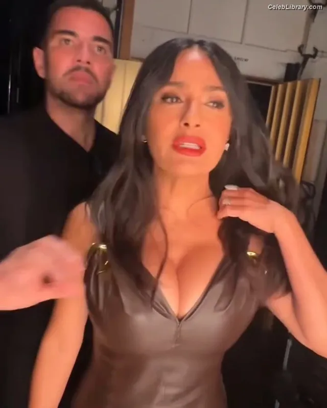Salma Hayek photo 6 of 3053