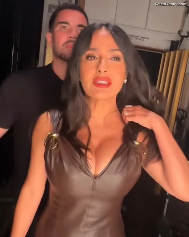 Salma Hayek photo 7 of 3053