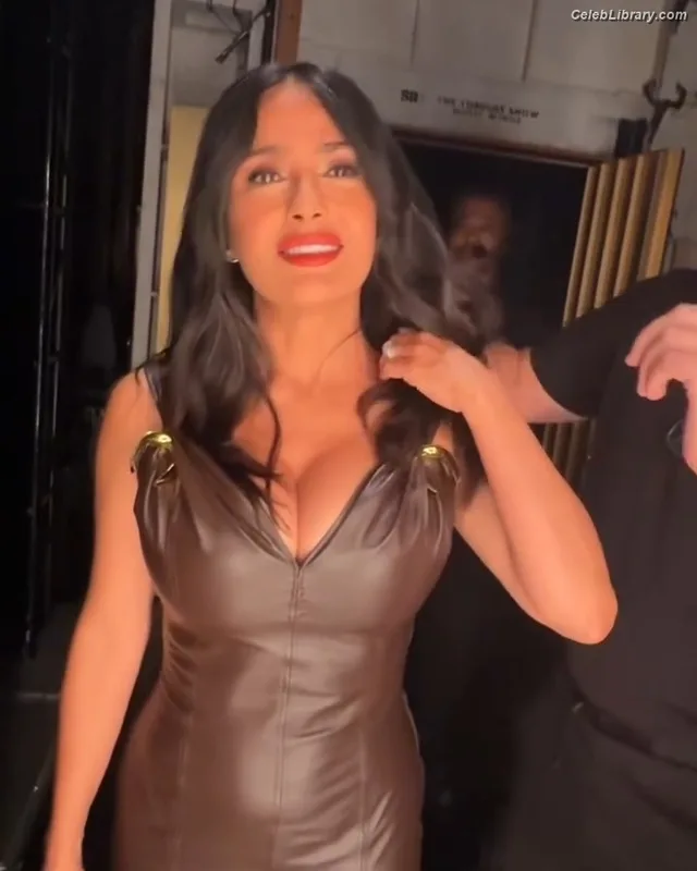Salma Hayek photo 8 of 3053