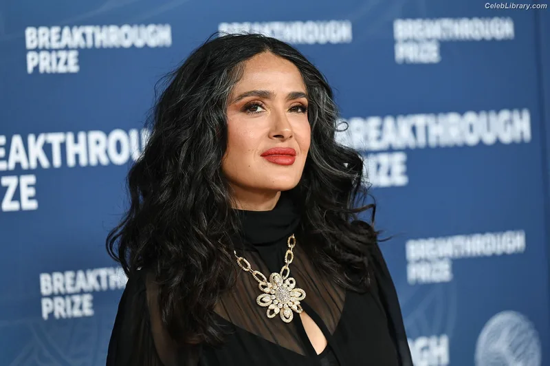 Salma Hayek photo 9 of 3053