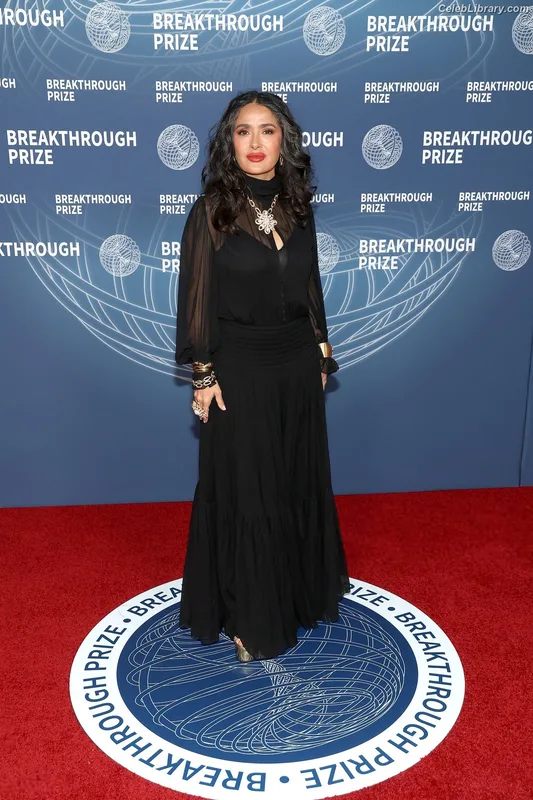 Salma Hayek photo 10 of 3053