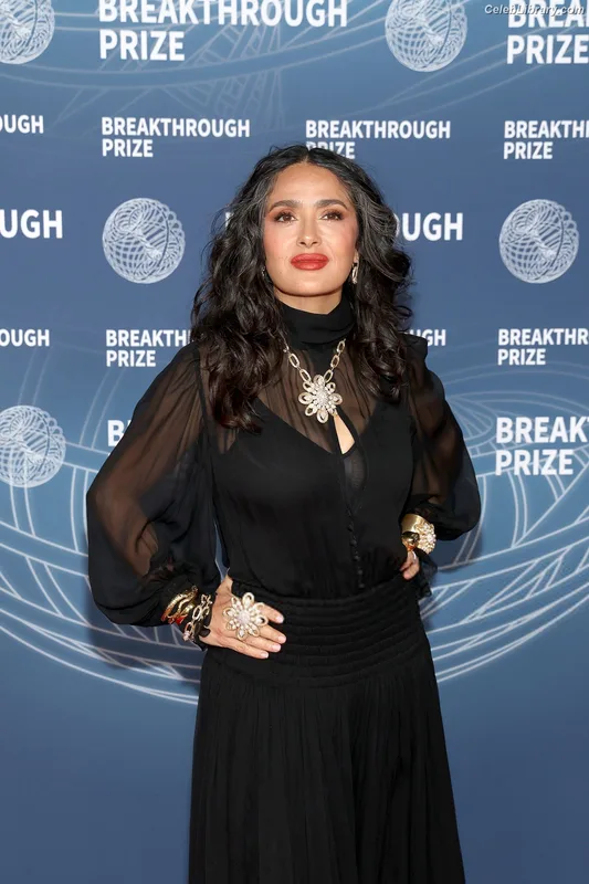 Salma Hayek photo 11 of 3053