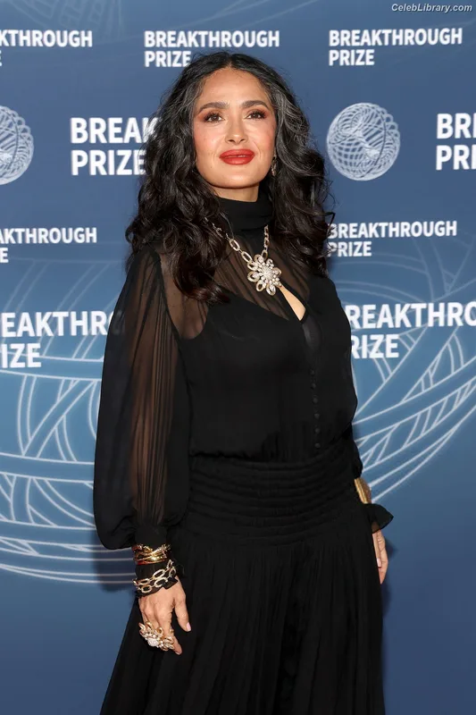 Salma Hayek photo 13 of 3053