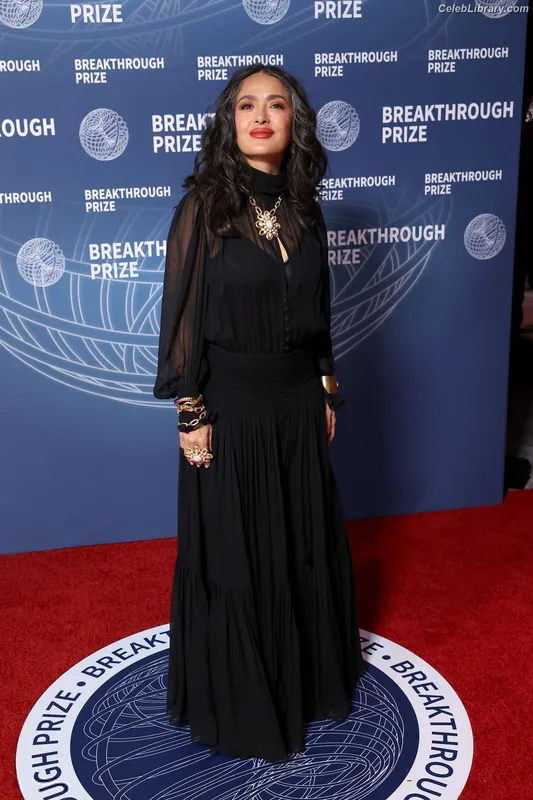 Salma Hayek photo 14 of 3053