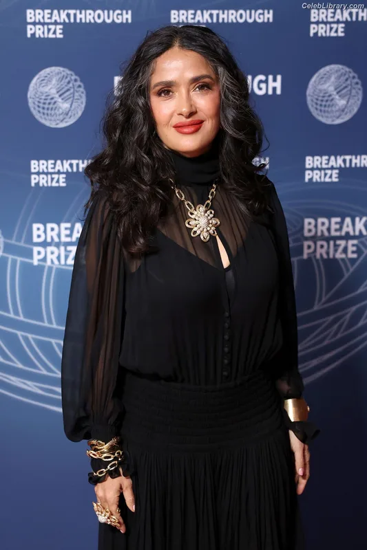 Salma Hayek photo 15 of 3053