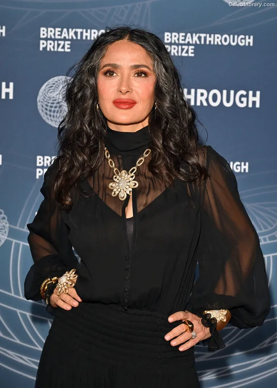 Salma Hayek photo 16 of 3053