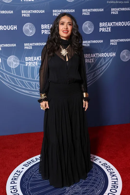 Salma Hayek photo 17 of 3053