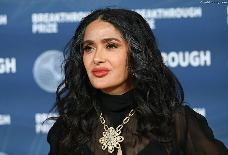 Salma Hayek photo 19 of 3053