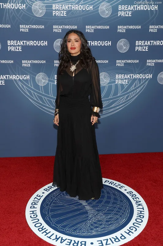 Salma Hayek photo 21 of 3053