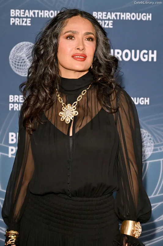 Salma Hayek photo 22 of 3053