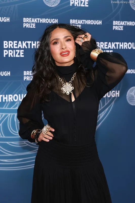 Salma Hayek photo 23 of 3053