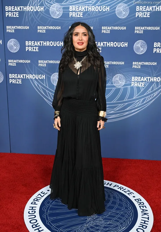 Salma Hayek photo 24 of 3053