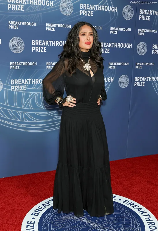Salma Hayek photo 2 of 3053