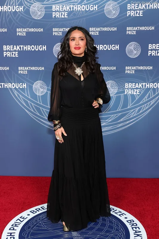 Salma Hayek photo 5 of 3053