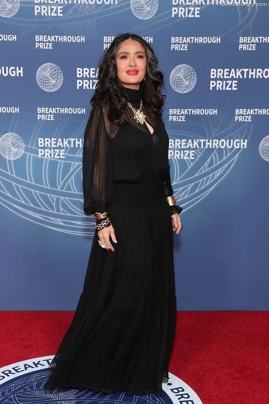 Salma Hayek photo 8 of 3053