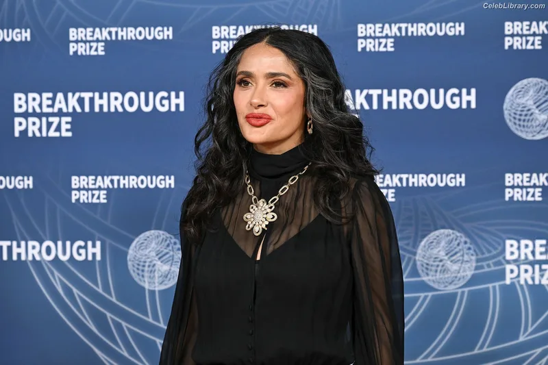 Salma Hayek photo 10 of 3053
