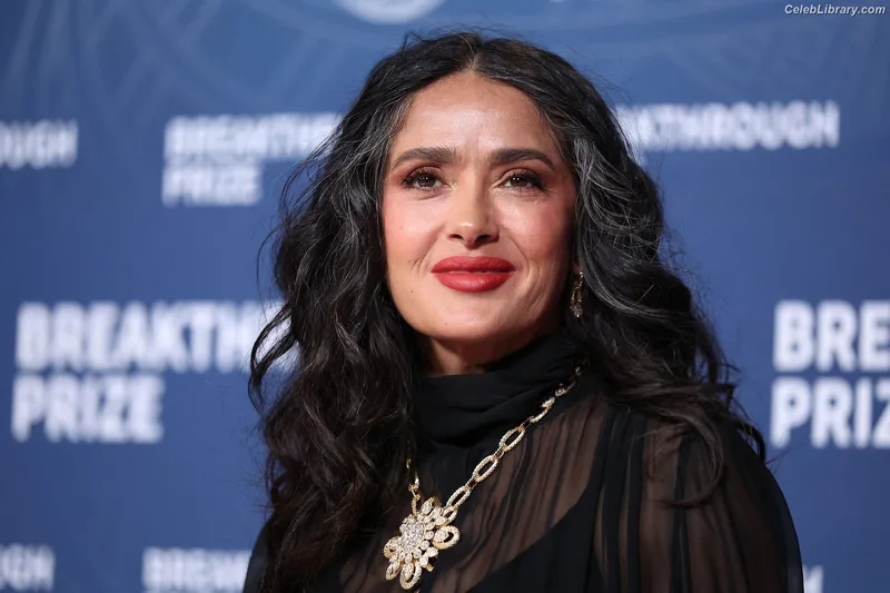 Salma Hayek photo 12 of 3053