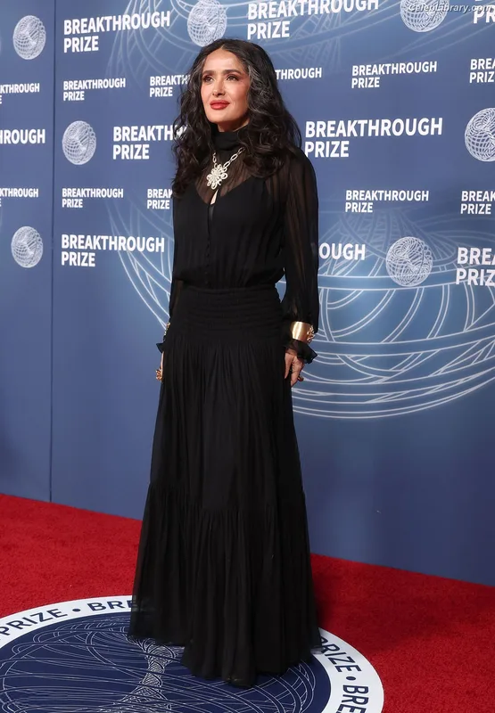 Salma Hayek photo 13 of 3053