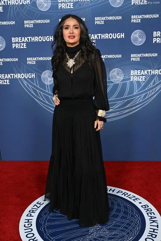 Salma Hayek photo 15 of 3053