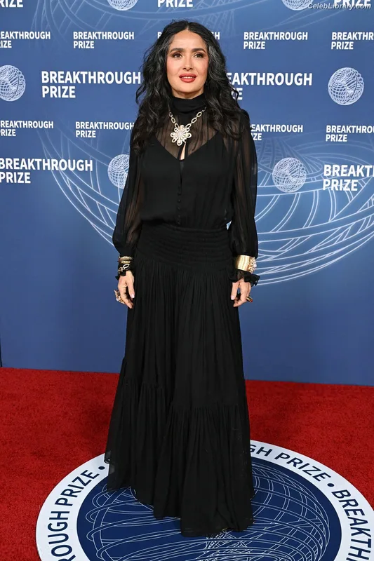 Salma Hayek photo 16 of 3053
