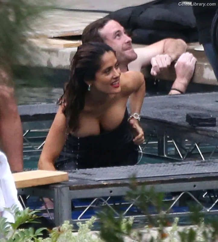 Salma Hayek photo 9 of 3053