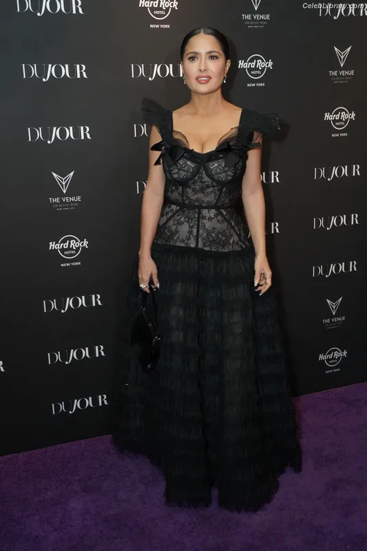 Salma Hayek photo 18 of 3053