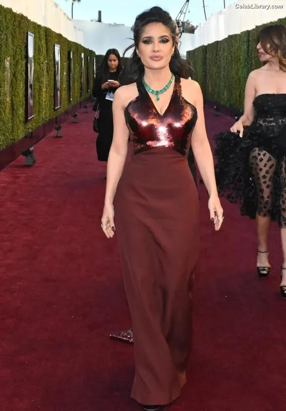 Salma Hayek photo 18 of 3053