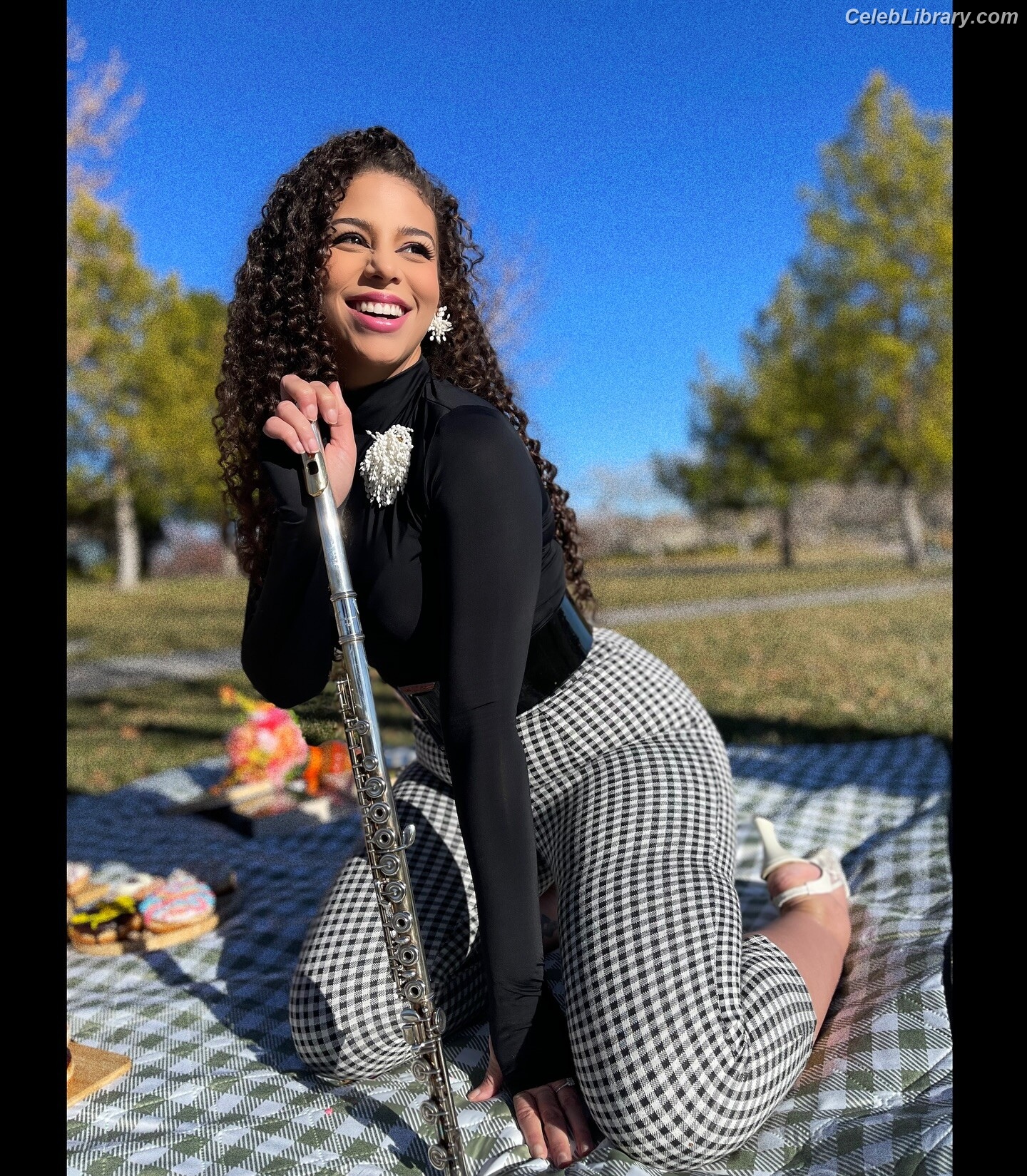 Samantha Irvin photo 9 of 623