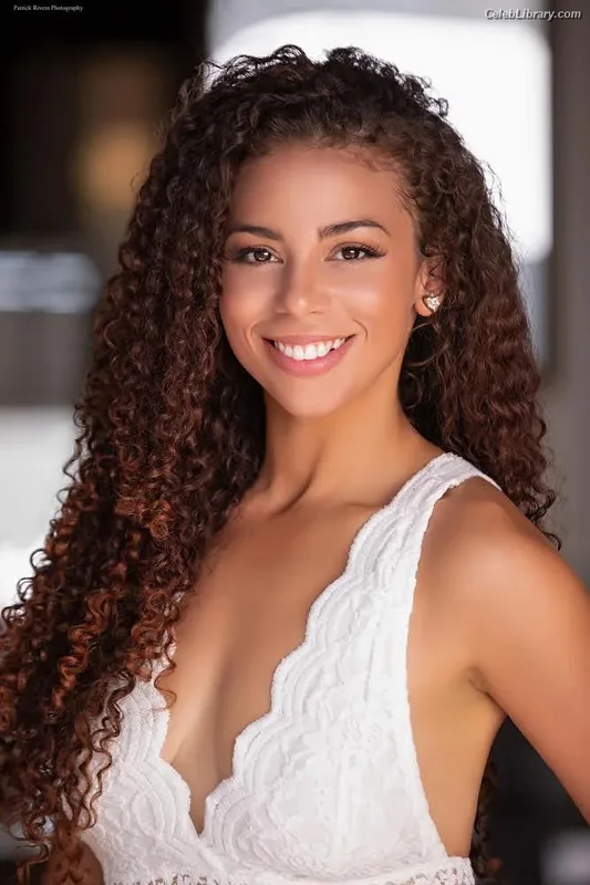 Samantha Irvin photo 7 of 623