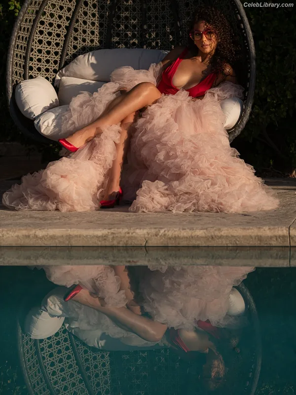 Samantha Irvin photo 7 of 623