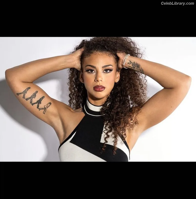 Samantha Irvin photo 13 of 623