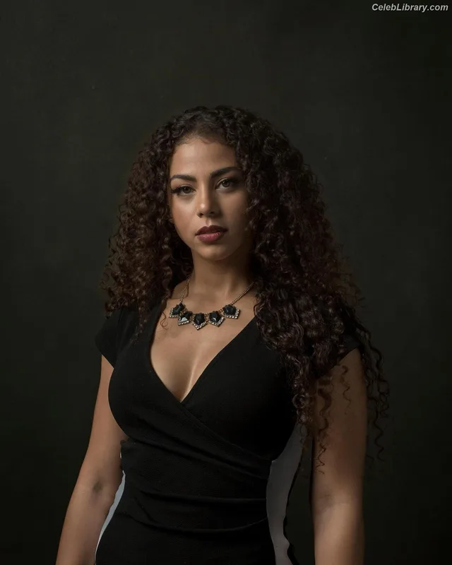Samantha Irvin photo 6 of 623