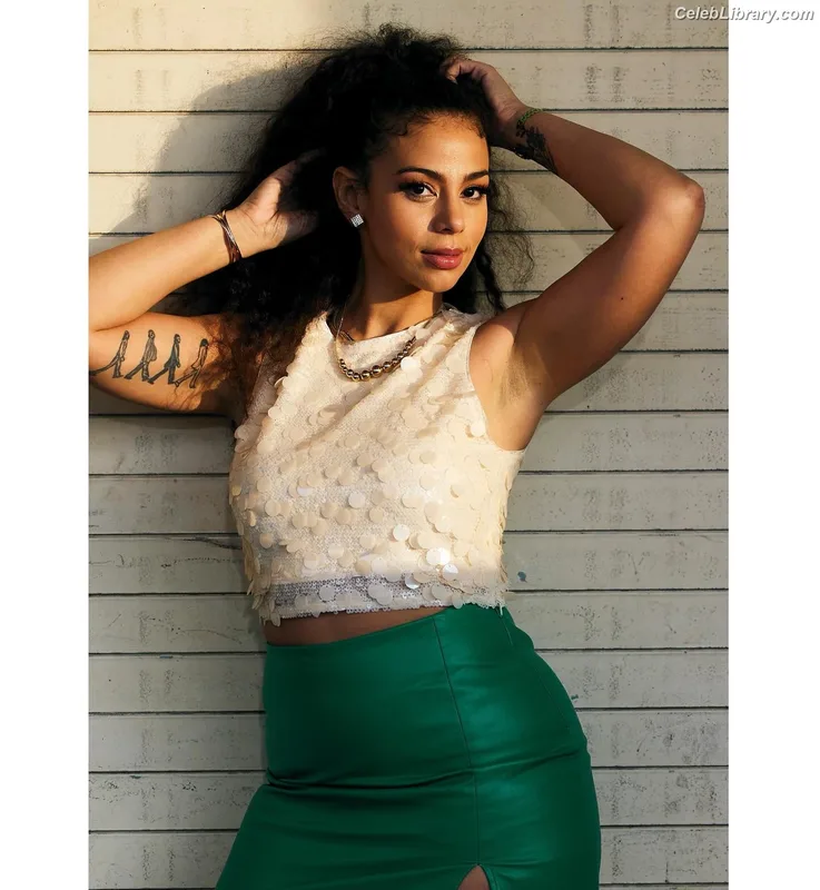 Samantha Irvin photo 18 of 623