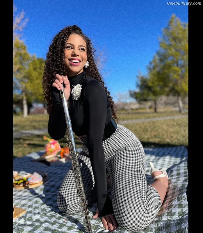 Samantha Irvin photo 9 of 623