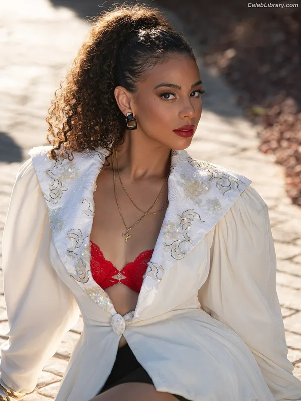 Samantha Irvin photo 20 of 623