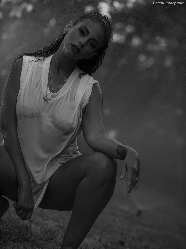 Samantha Irvin photo 10 of 623