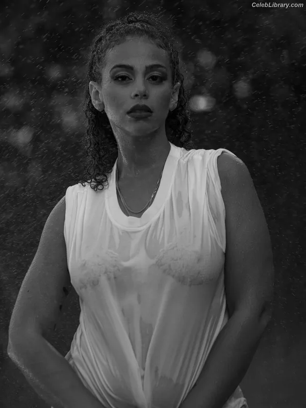 Samantha Irvin photo 12 of 623