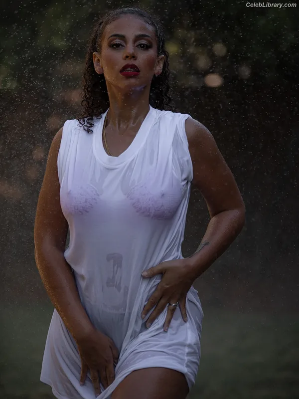 Samantha Irvin photo 22 of 623
