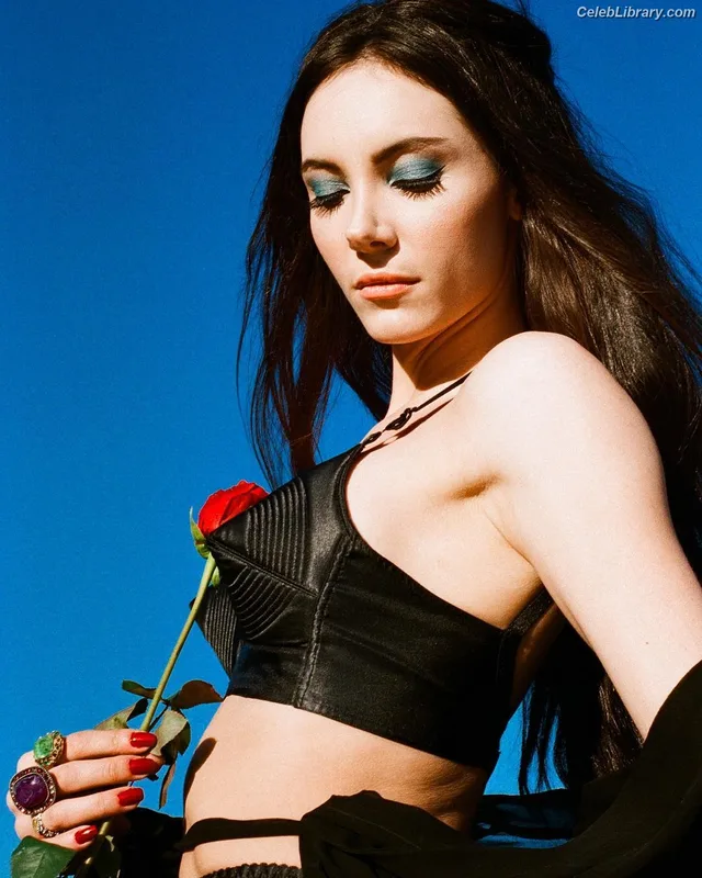 Samantha Robinson photo 2 of 58