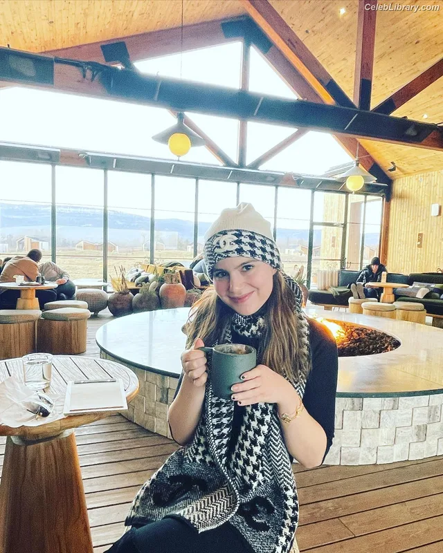 Sami Gayle photo 22 of 136