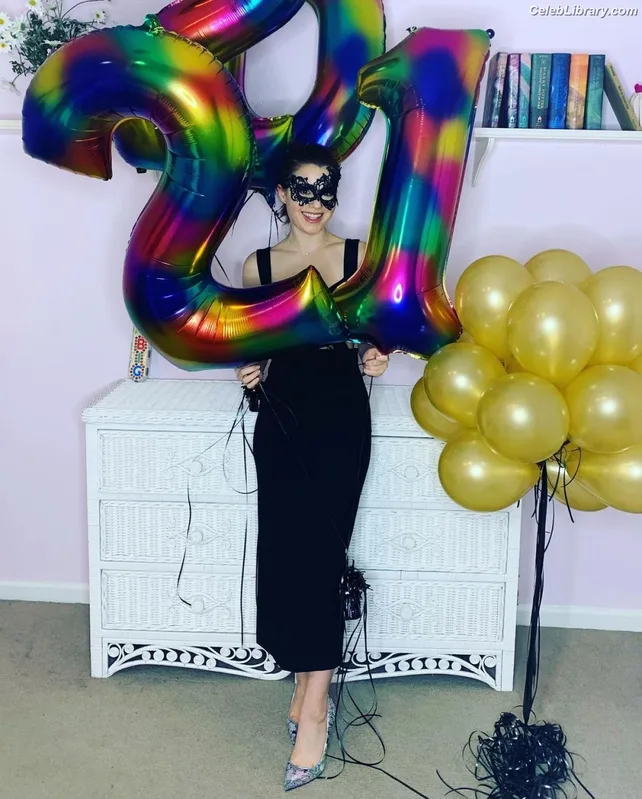 Sami Gayle photo 20 of 136