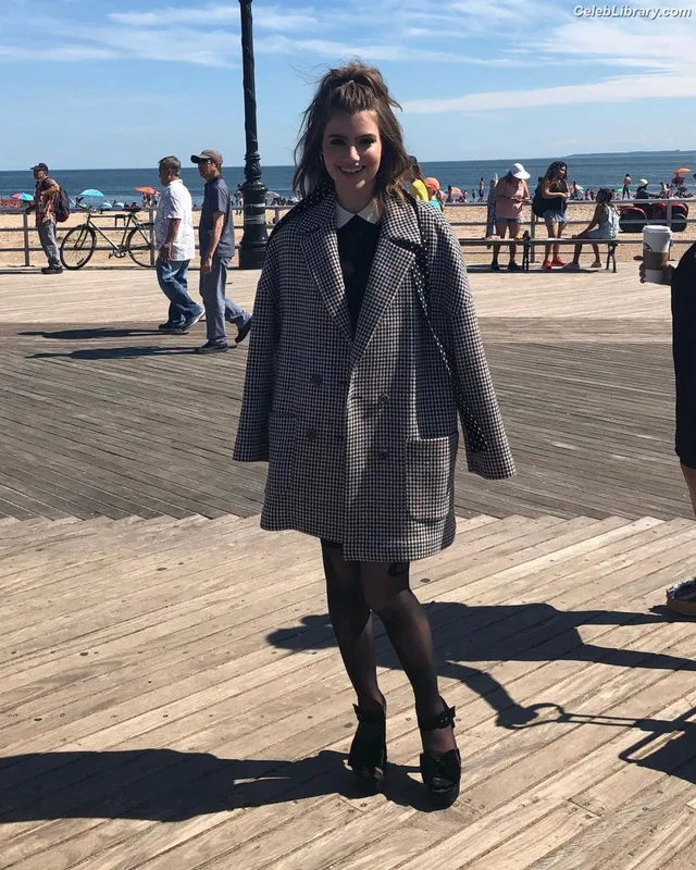 Sami Gayle photo 9 of 136