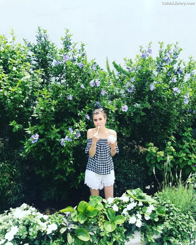 Sami Gayle photo 17 of 136
