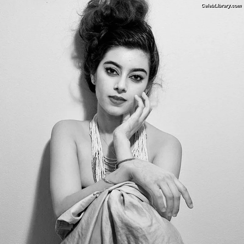 Samica photo 17 of 313