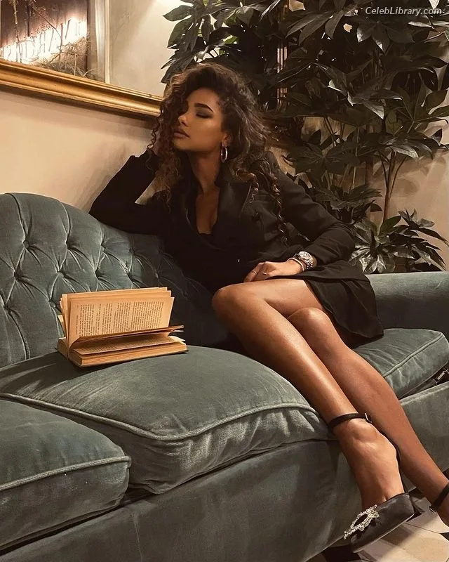 Samira Lui photo 19 of 87