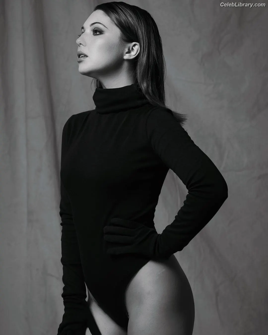 Sammi Hanratty photo 17 of 497