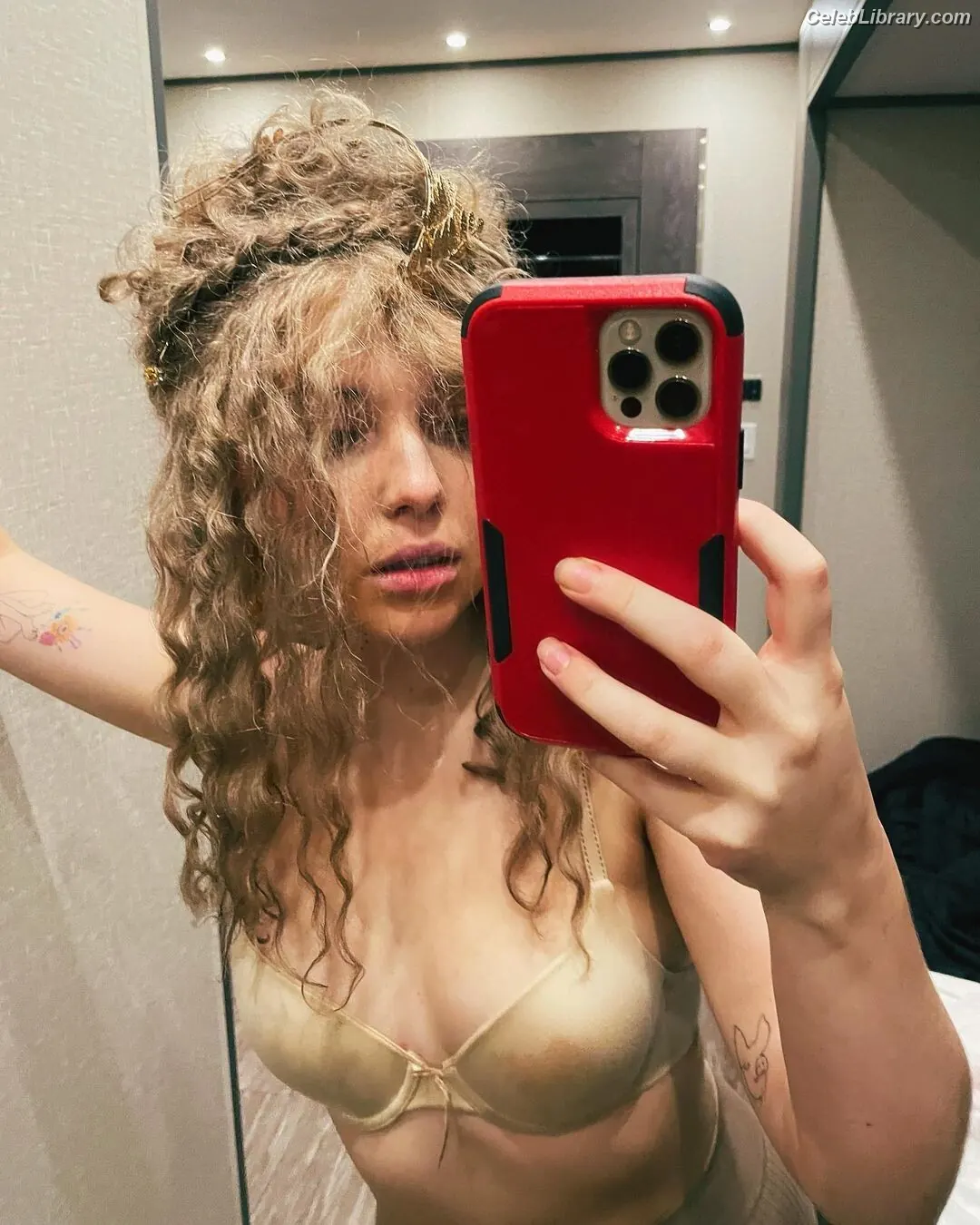 Sammi Hanratty photo 21 of 497