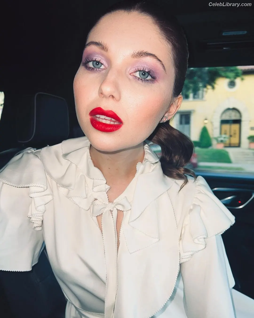 Sammi Hanratty photo 2 of 497