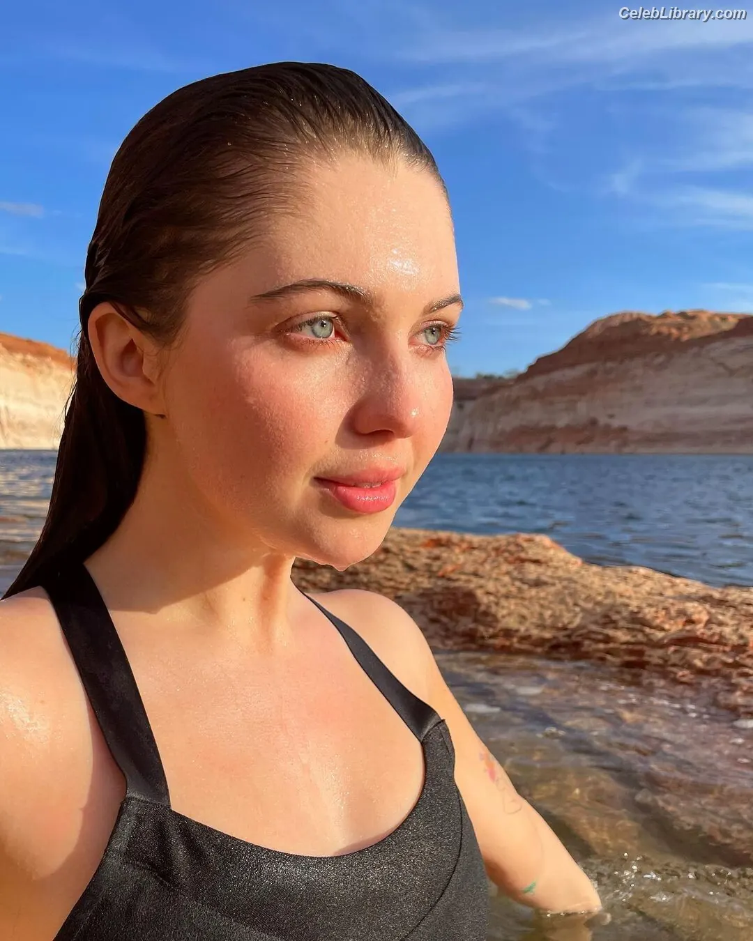 Sammi Hanratty photo 11 of 497