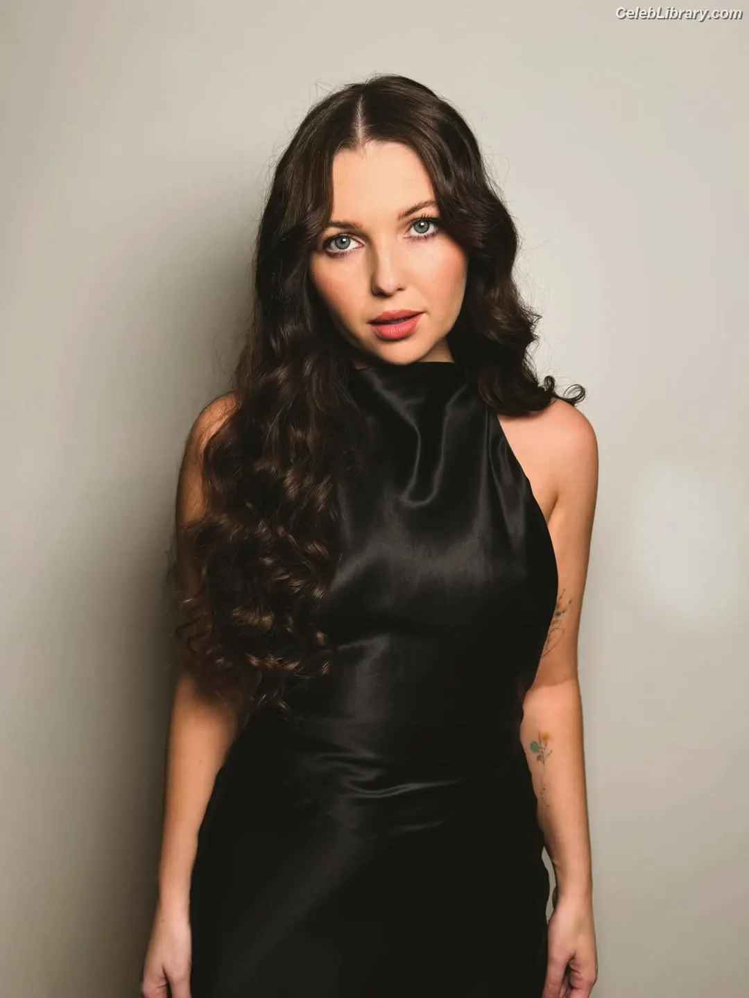 Sammi Hanratty photo 5 of 497